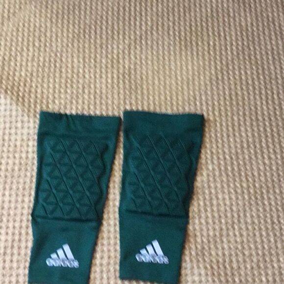 ADIDAS ALPHASKIN guards 1 pair in medium DUR1 - Picture 1 of 8